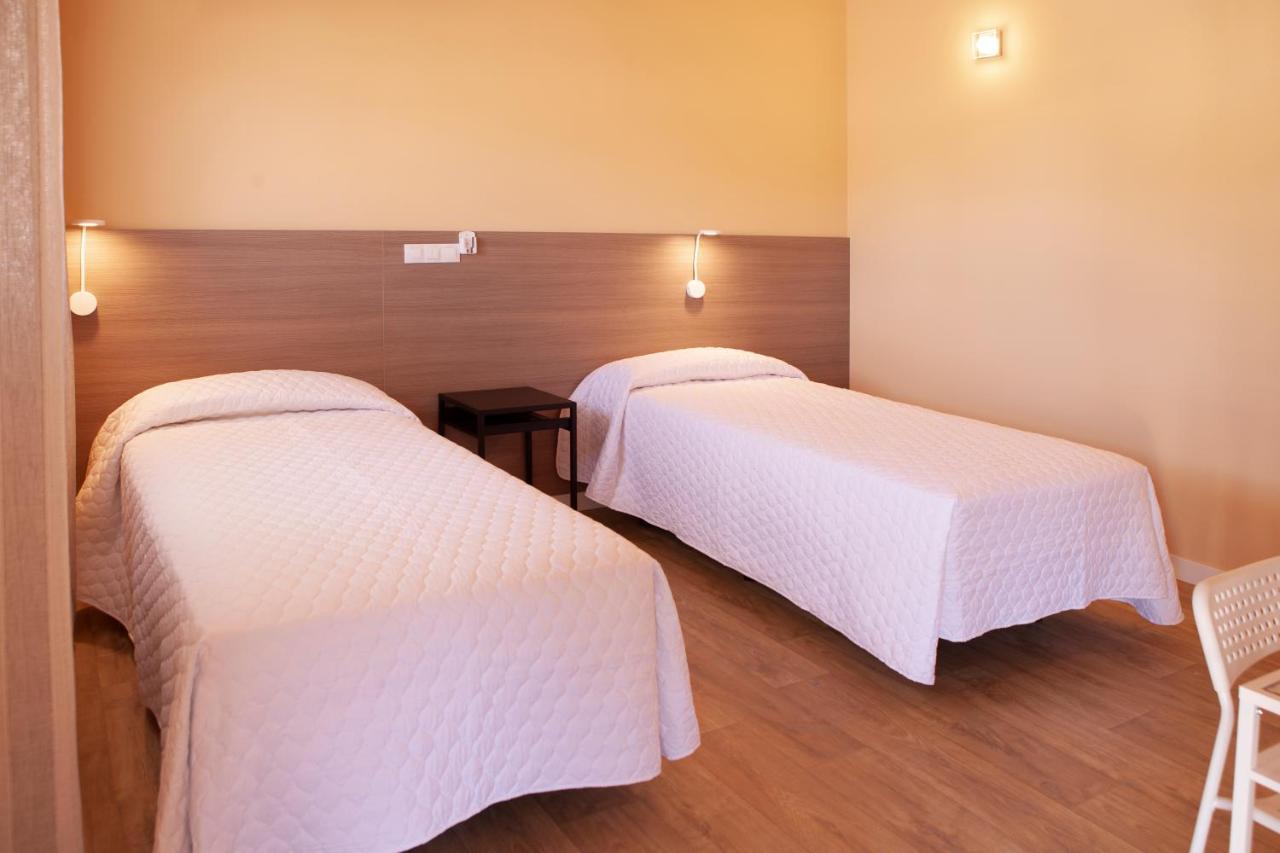 Hostal La Posada De Mari Ла-Кабрера Экстерьер фото